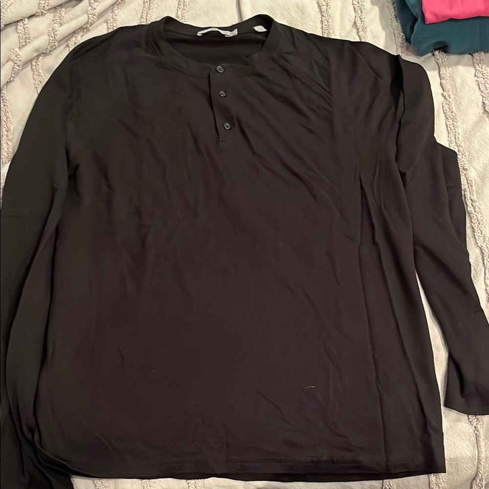 Vince Men's Henley Shirt in black